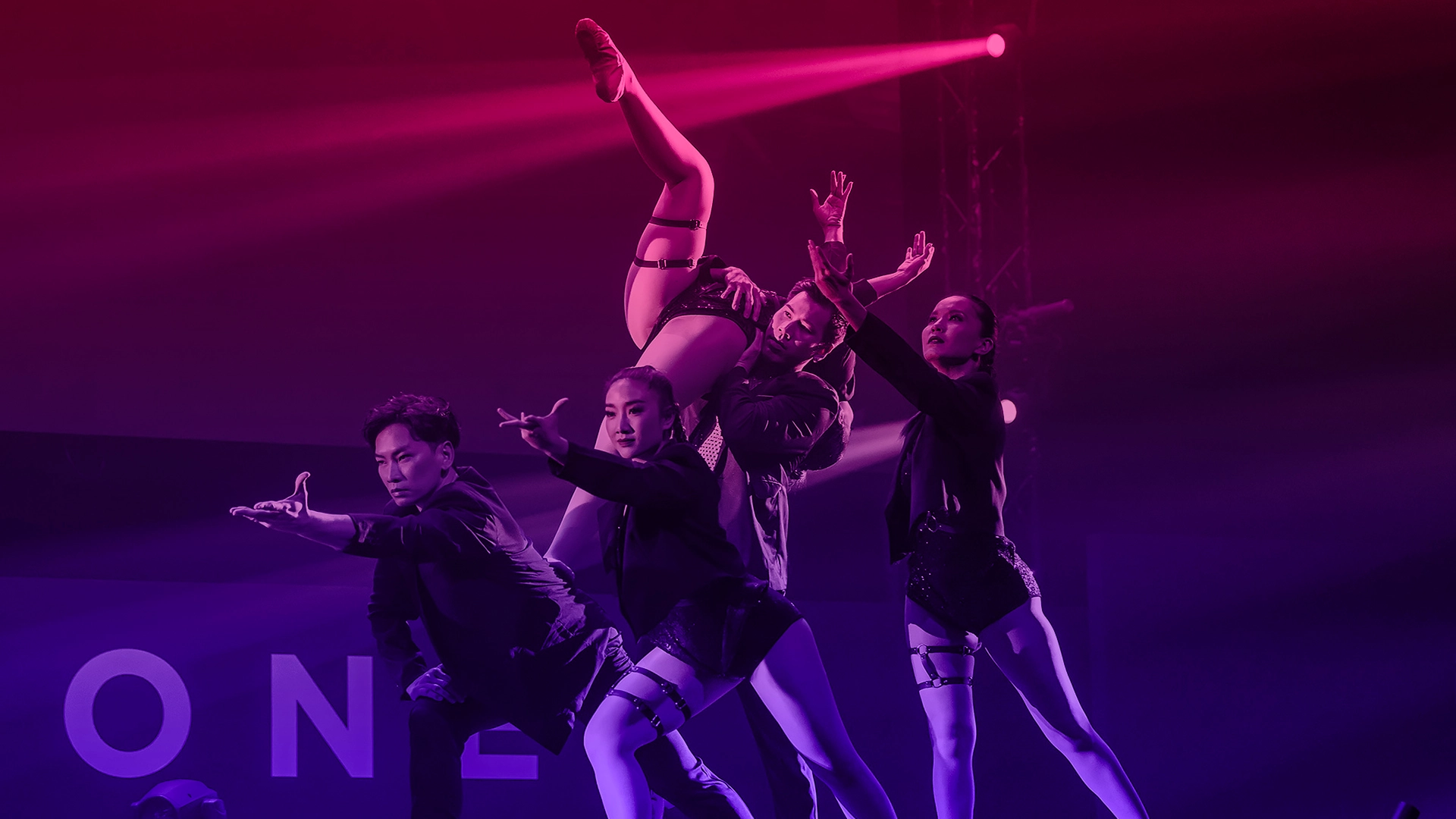the show cover, เดอะโชว์เธียเตอรื หน้าปก